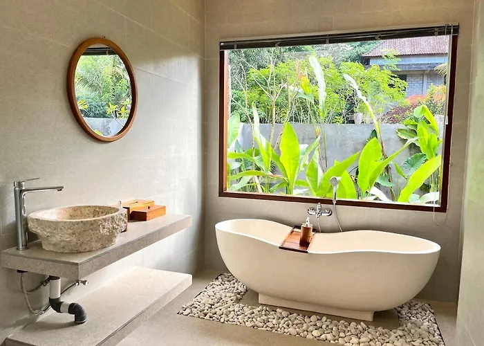 Daneswara Tropical Bathtub Near *